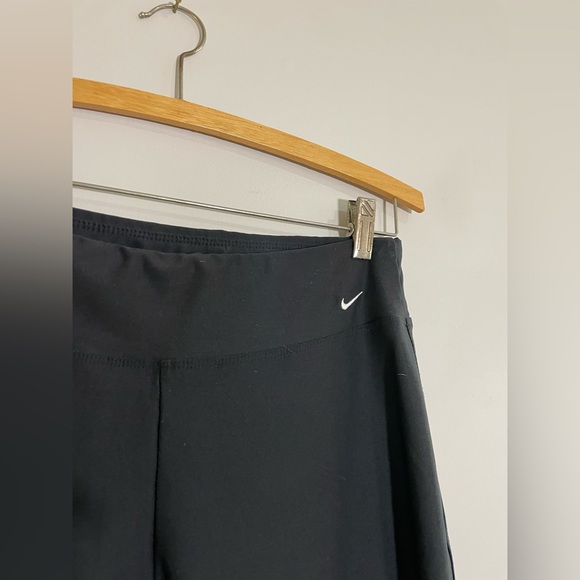 Nike Wide-Leg black Yoga Pants / Leggings - Picture 2 of 5